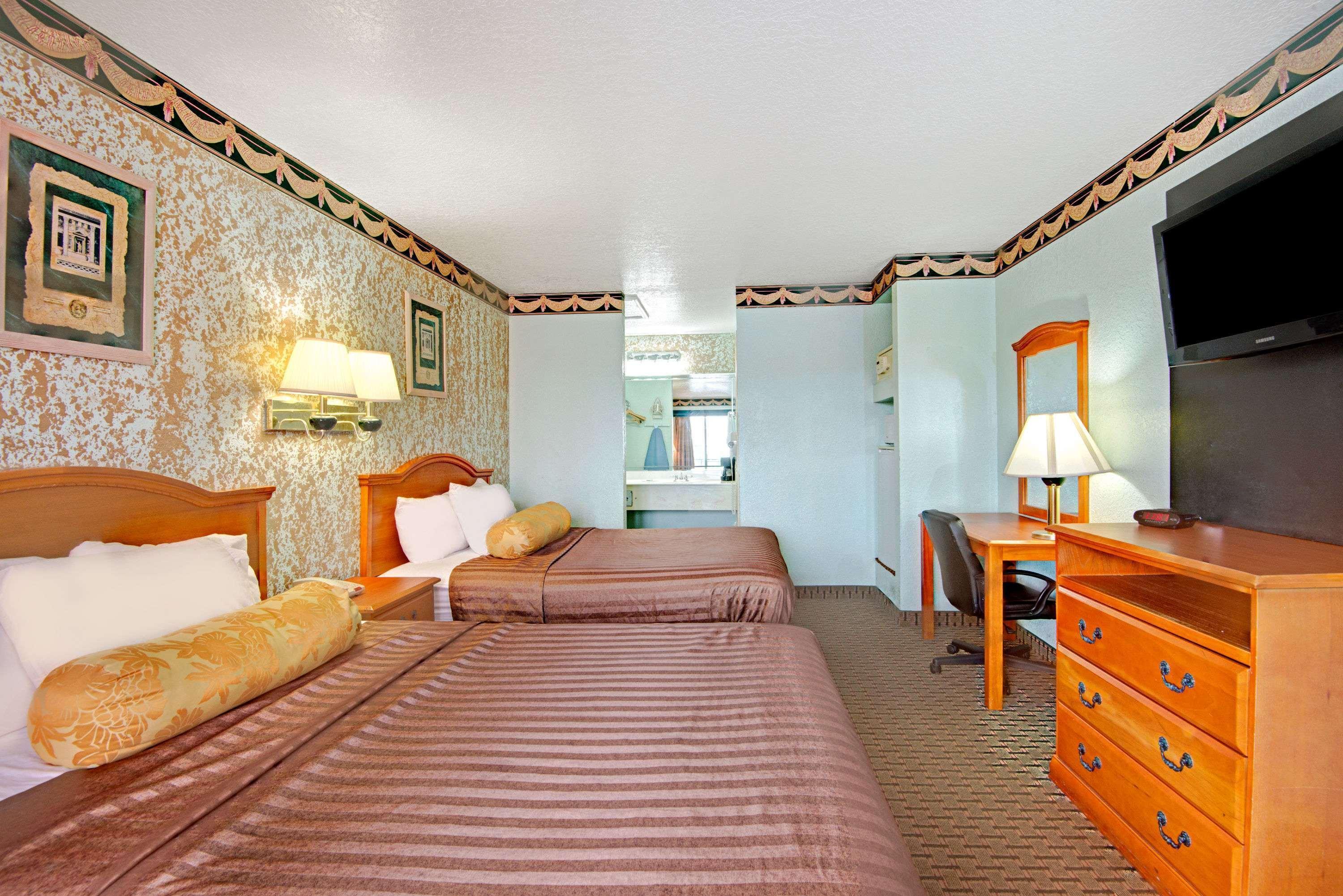 Econo Lodge Inn & Suites Near Lackland Afb San Antonio Dış mekan fotoğraf