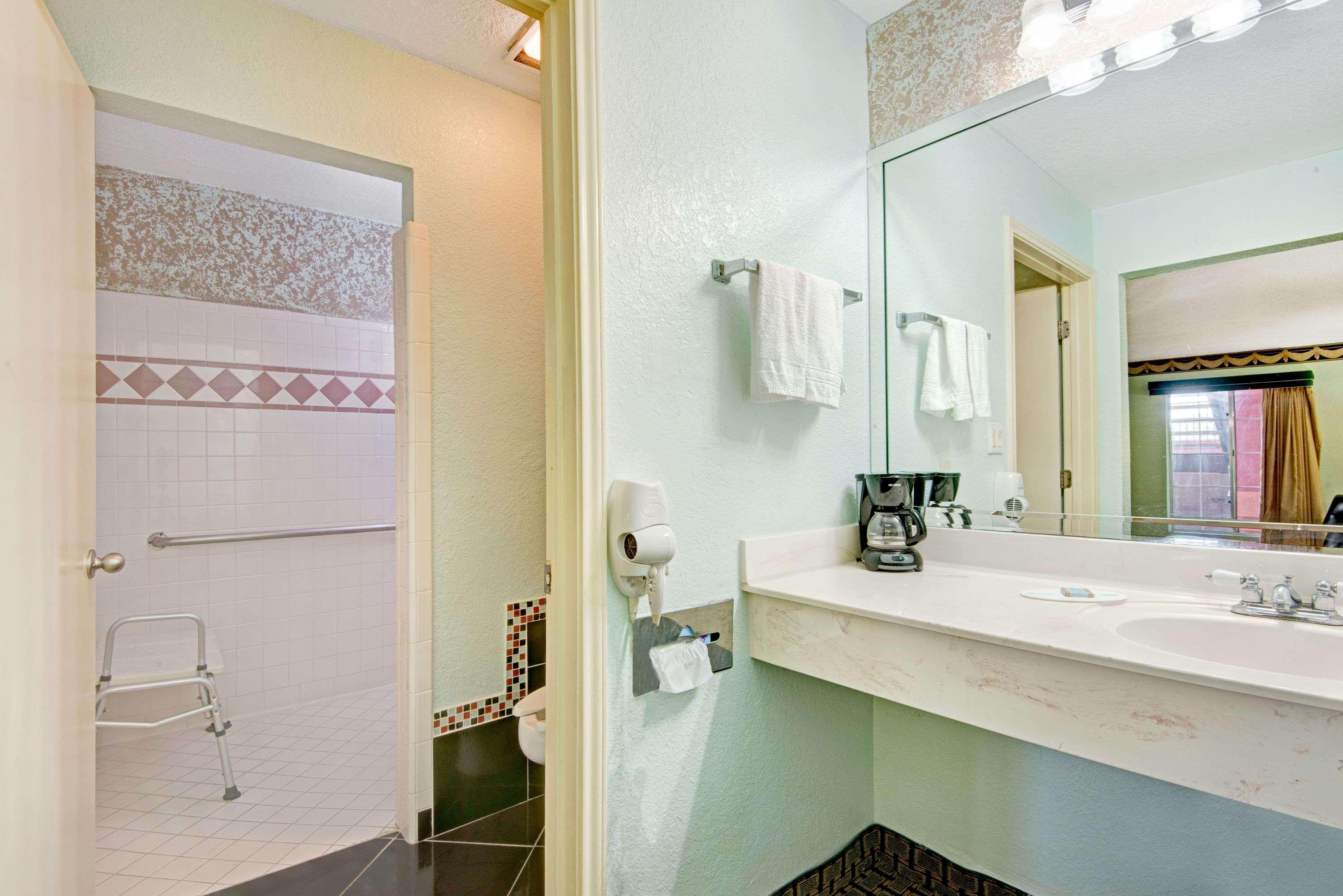 Econo Lodge Inn & Suites Near Lackland Afb San Antonio Dış mekan fotoğraf