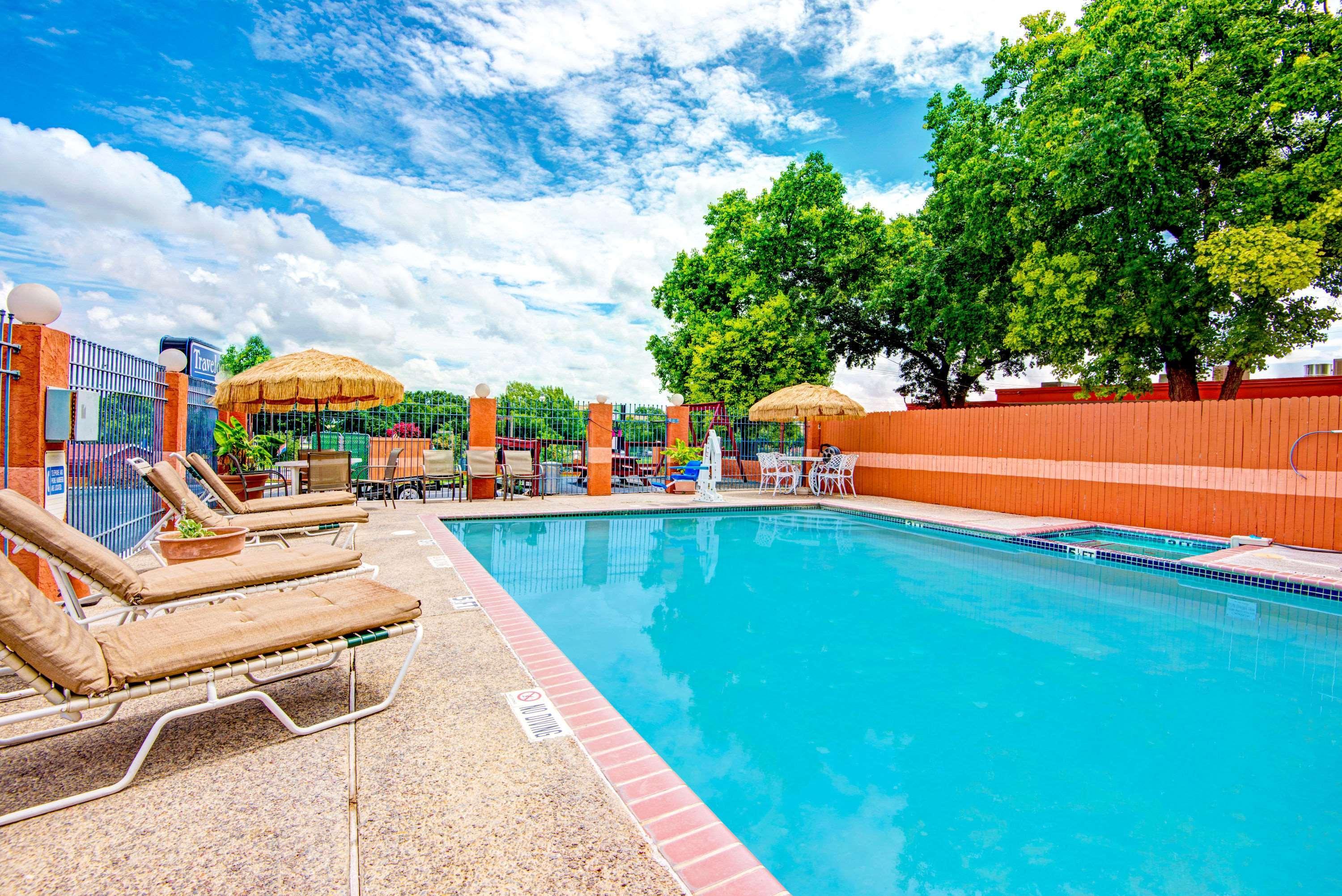 Econo Lodge Inn & Suites Near Lackland Afb San Antonio Dış mekan fotoğraf