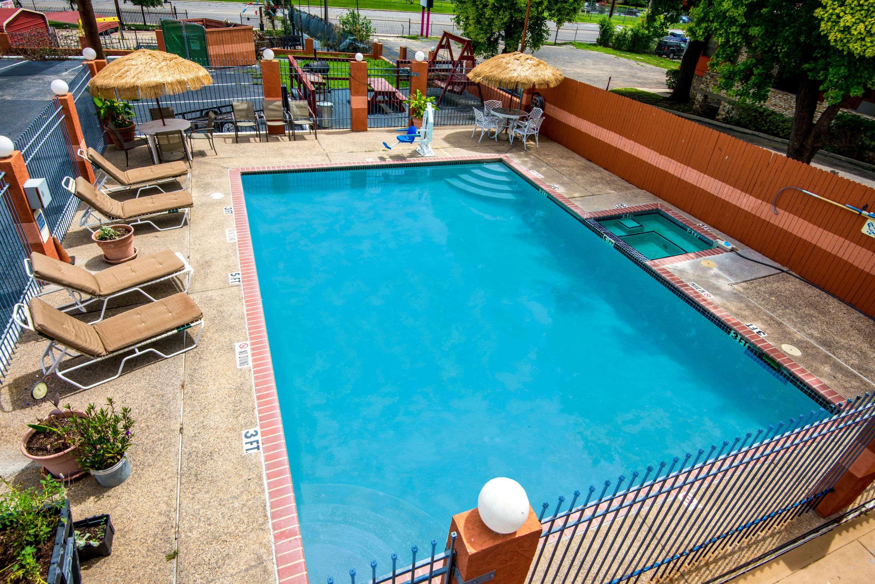 Econo Lodge Inn & Suites Near Lackland Afb San Antonio Dış mekan fotoğraf