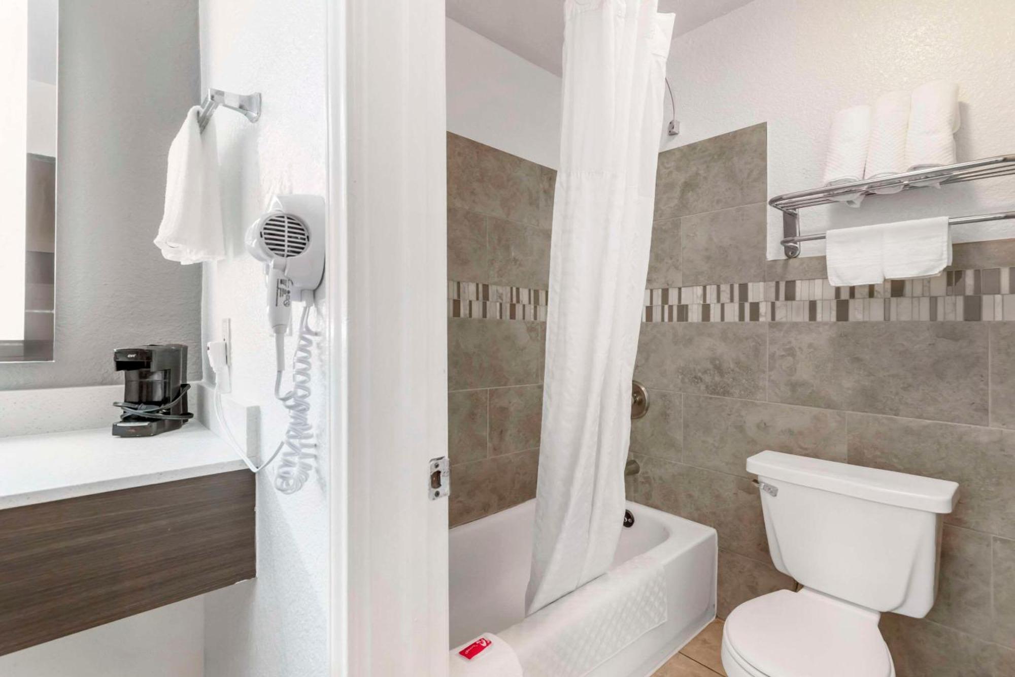 Econo Lodge Inn & Suites Near Lackland Afb San Antonio Dış mekan fotoğraf