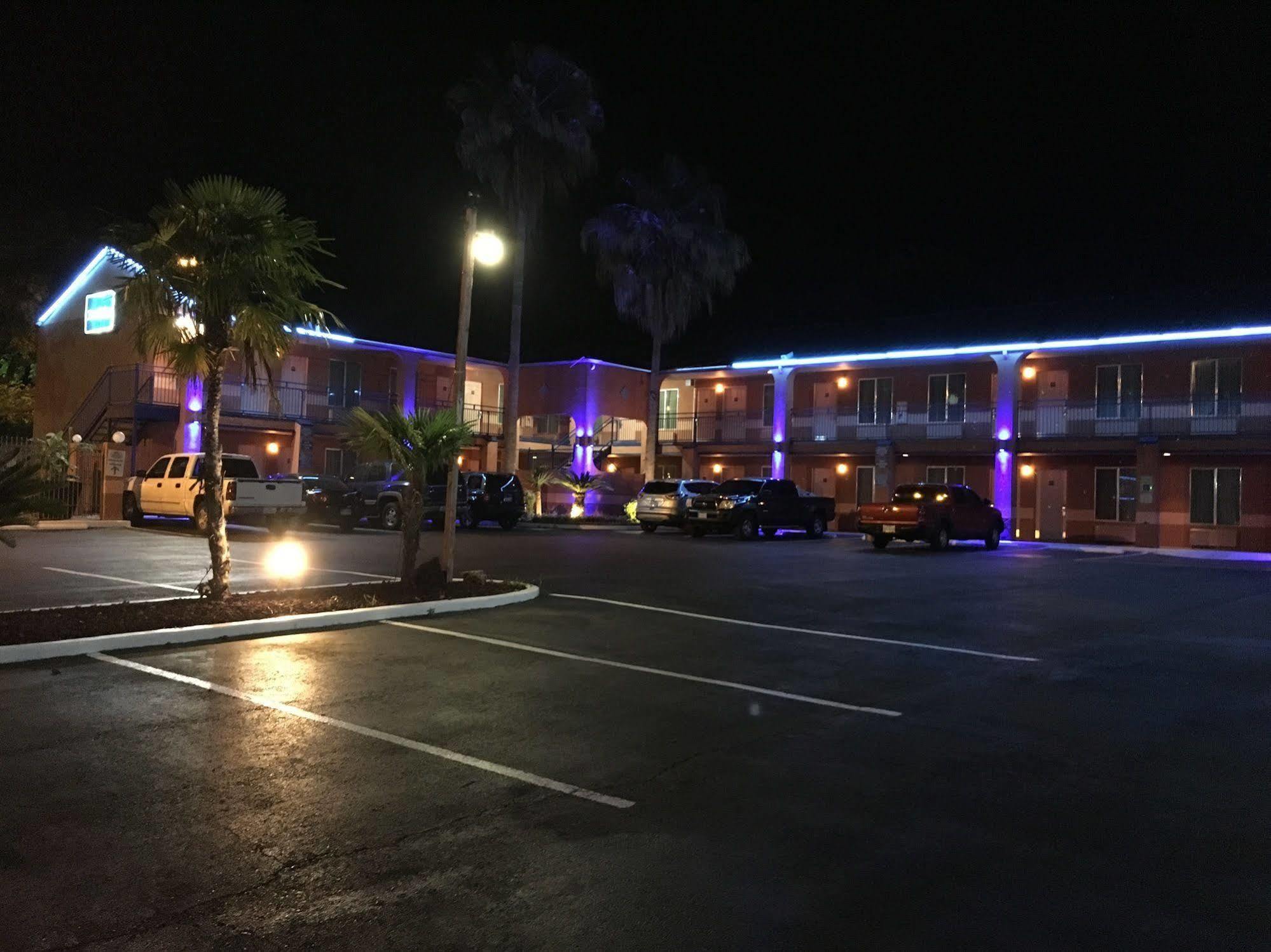 Econo Lodge Inn & Suites Near Lackland Afb San Antonio Dış mekan fotoğraf